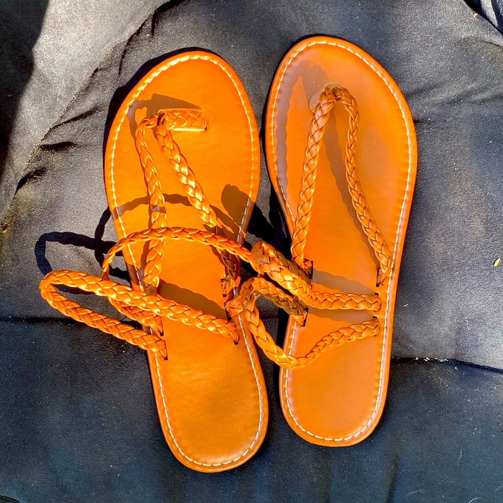 Size 8 Sandles. no name brand or anything just thought they were cute!